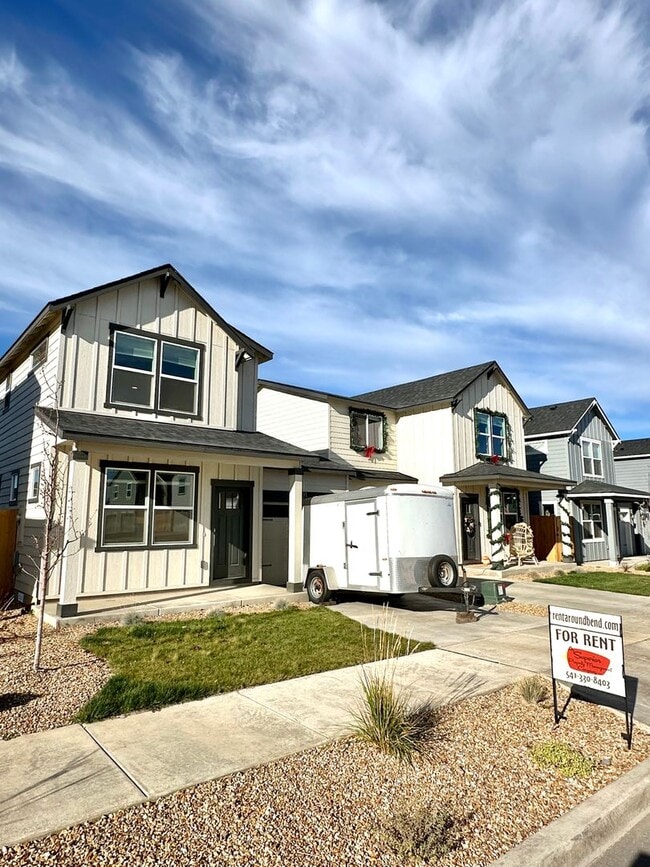 3267 NW 8th St in Redmond, OR - Building Photo - Building Photo