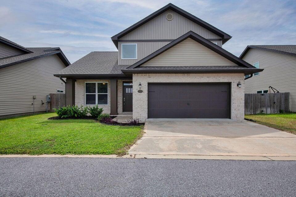 2327 Hadleigh Hills Ct in Navarre, FL - Building Photo