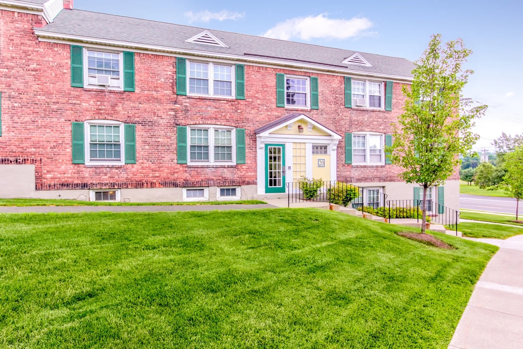 Schuyler Place in Menands, NY - Building Photo