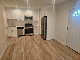 17140 Rayen St in Northridge, CA - Building Photo