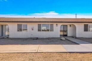 74077 Cactus Dr in Twentynine Palms, CA - Building Photo