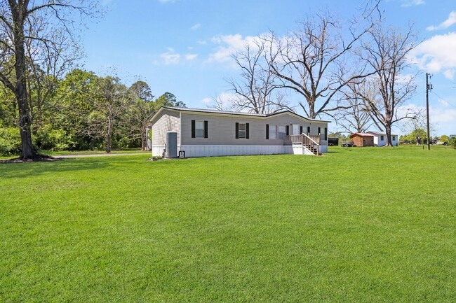 1495 Bear Branch Rd in Jesup, GA - Building Photo - Building Photo