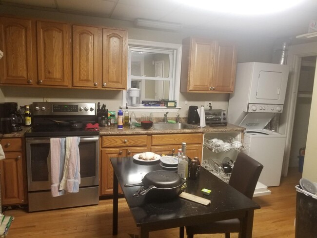 735 Somerville Ave, Unit 3 in Somerville, MA - Foto de edificio - Building Photo