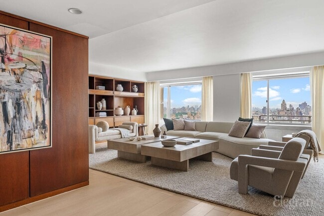 property at 118 E 60th St