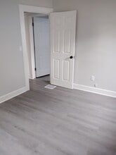 2215 Hood Ave in Cleveland, OH - Foto de edificio - Building Photo