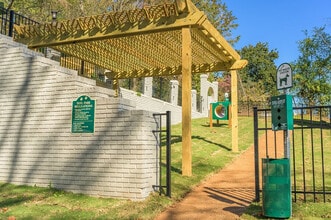 Ivy Terrace Apartments in Chattanooga, TN - Foto de edificio - Building Photo