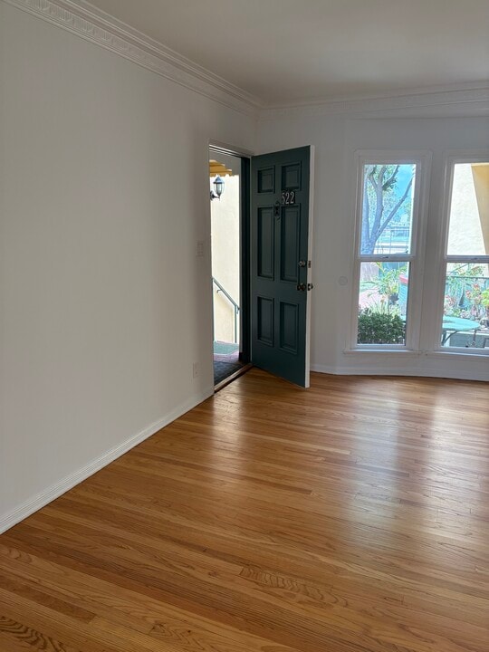 526 N Genesee Ave in Los Angeles, CA - Foto de edificio