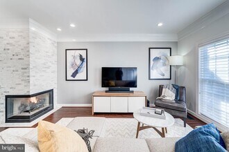 947 Harrison Cir in Alexandria, VA - Building Photo - Building Photo