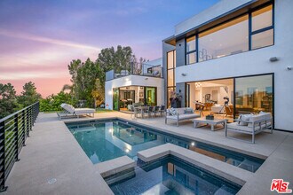 1172 Linda Flora Dr in Los Angeles, CA - Building Photo - Building Photo