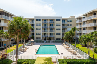 Boca South in Boca Raton, FL - Foto de edificio - Building Photo