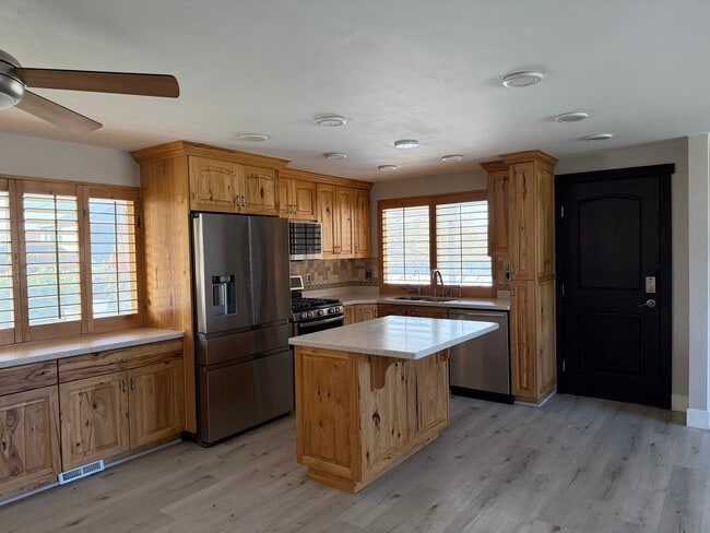 8060 830 E in Sandy, UT - Building Photo - Building Photo