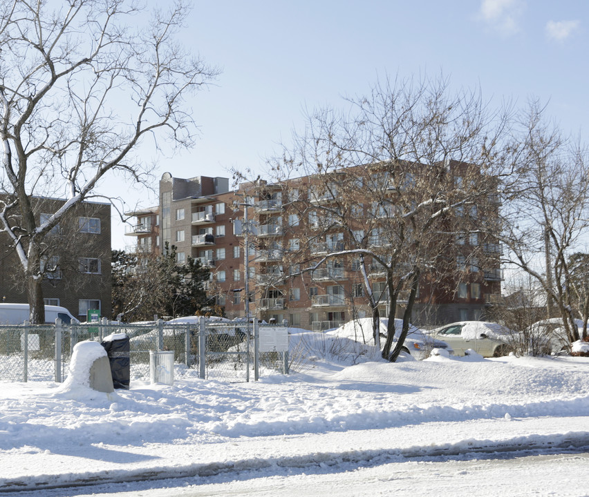 480 Galland in Dorval, QC - Building Photo