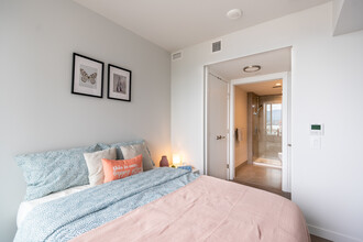 510 Richards St in Vancouver, BC - Building Photo - Building Photo