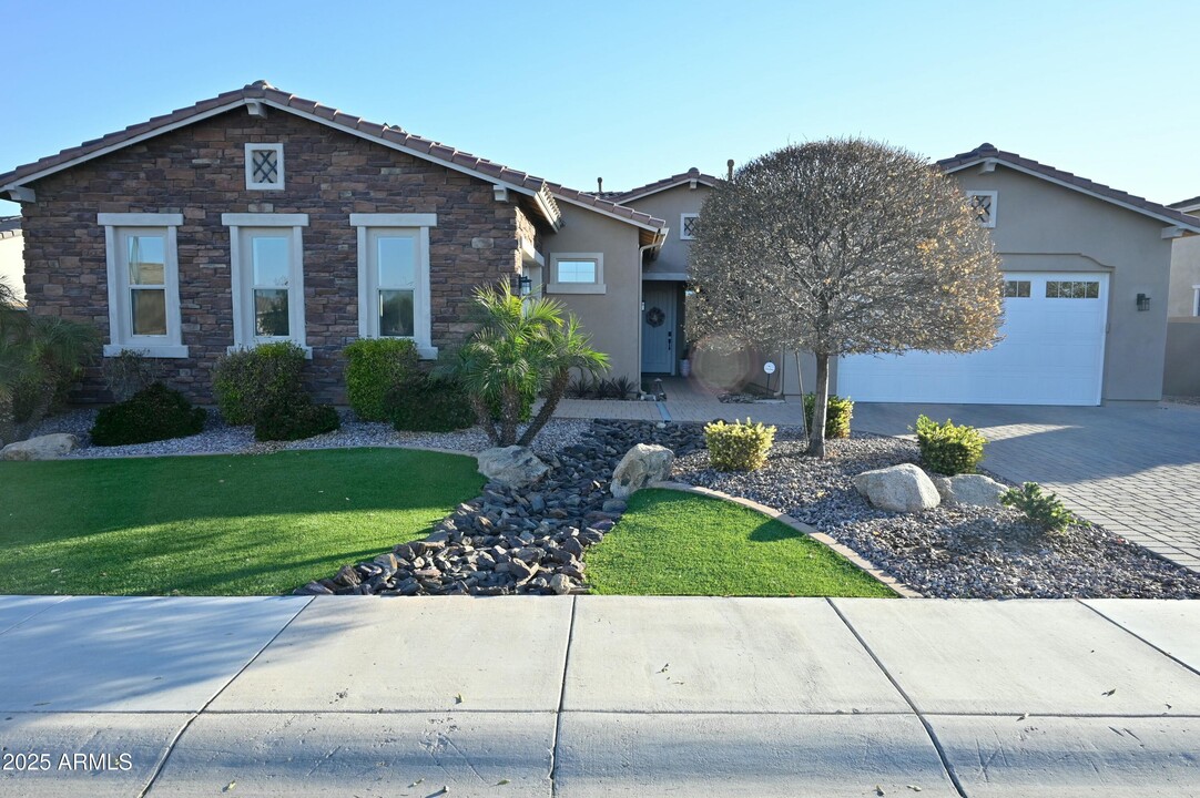 5117 S Quiet Way in Gilbert, AZ - Building Photo