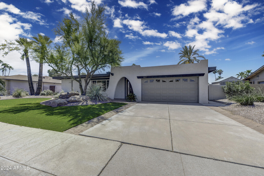 8117 E Vía Sonrisa in Scottsdale, AZ - Foto de edificio