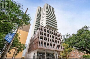 81 Wellesley St E in Toronto, ON - Building Photo