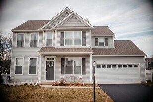 220 Callie Dr in West York, PA - Building Photo