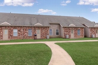 9257 Somerset Rd in San Antonio, TX - Building Photo - Building Photo