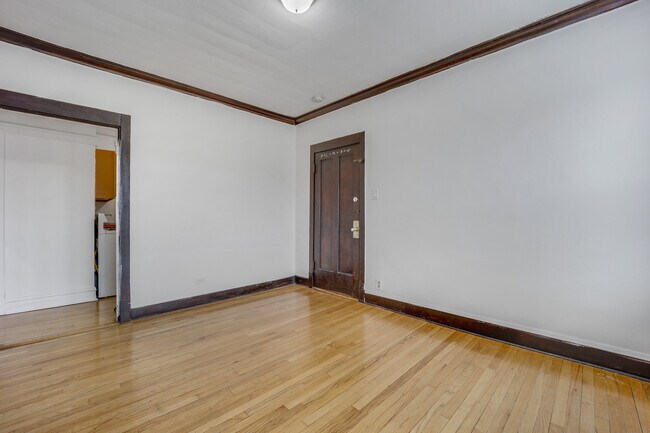 4744 W Roscoe St in Chicago, IL - Building Photo - Building Photo