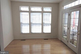 16606 Barge Cir in Woodbridge, VA - Building Photo - Building Photo