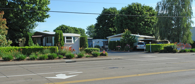 Capri Villa in Corvallis, OR - Building Photo - Building Photo