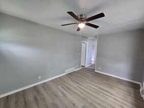 512 Maynard Ave in Waterloo, IA - Building Photo - Building Photo