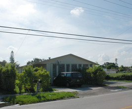 310-312 NW 61st Ter in Hollywood, FL - Building Photo - Building Photo