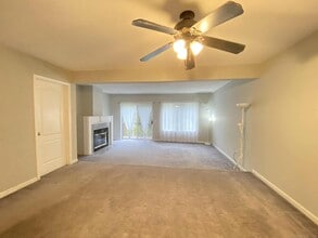 166 Old Brookfield Rd in Danbury, CT - Building Photo - Building Photo