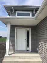 5242 10th St W in West Fargo, ND - Building Photo