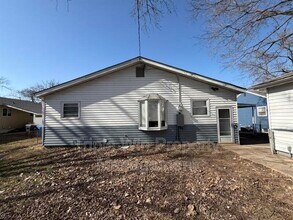 330 S St Charles St in Florissant, MO - Building Photo - Building Photo