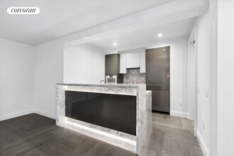 301 Park Ave in New York, NY - Building Photo - Building Photo