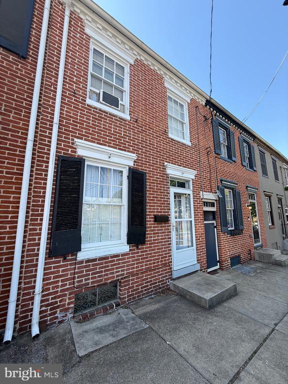 property at 427 S Market St