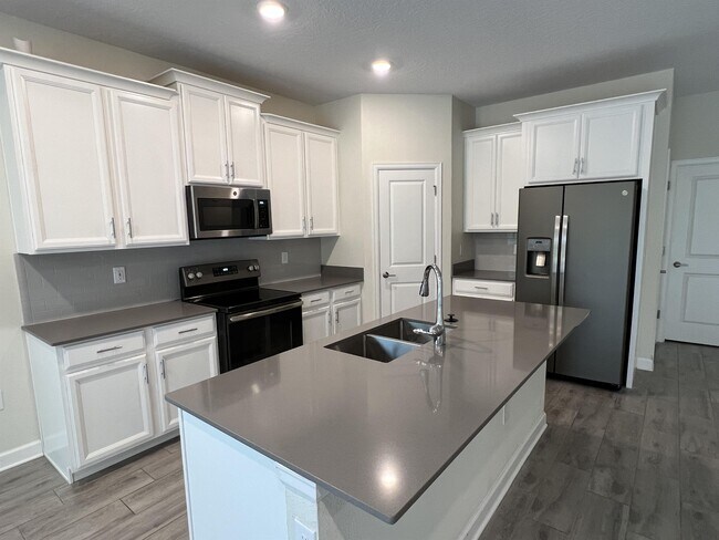 2321 Crescent Moon St in Kissimmee, FL - Foto de edificio - Building Photo