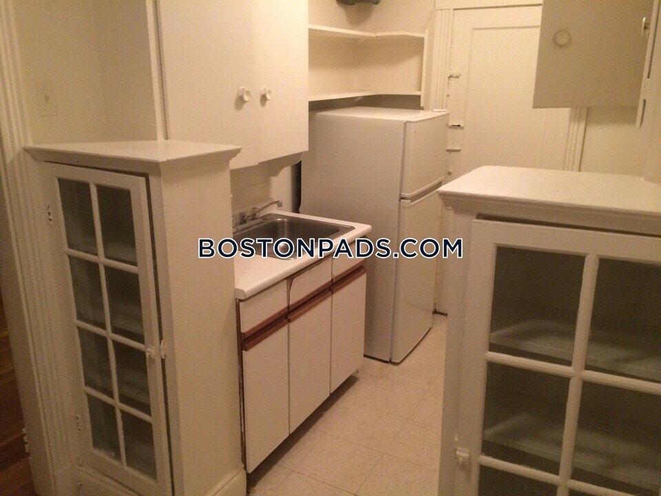 231-235 Park Dr in Boston, MA - Building Photo