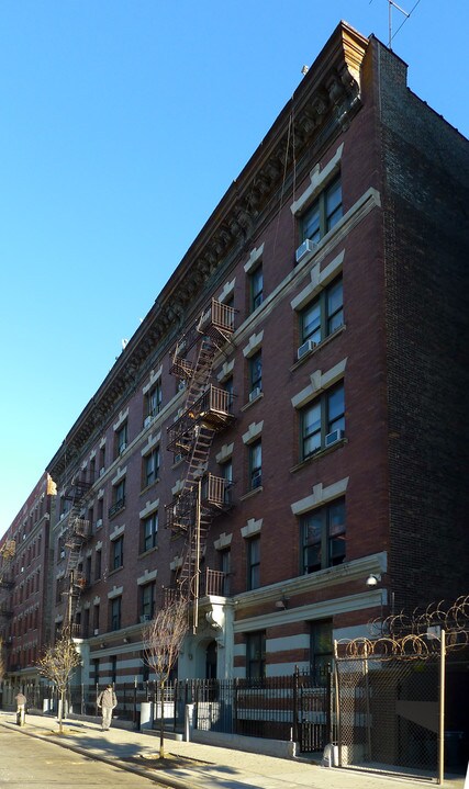 609 W 177th St in New York, NY - Building Photo