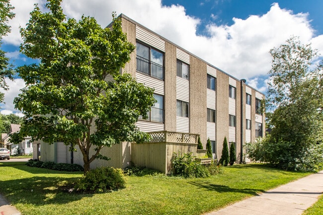 704 E Center St in Rochester, MN - Building Photo - Building Photo