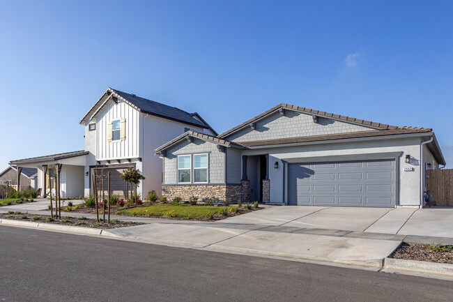 Ella Gardens - The East Garden in Hanford, CA - Foto de edificio - Building Photo