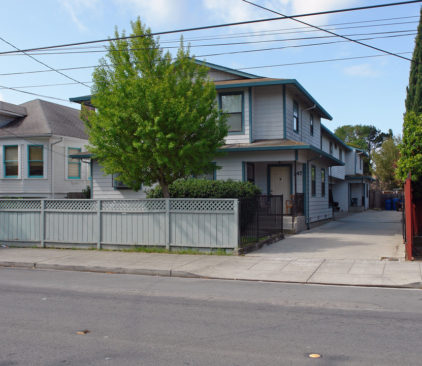 247 N Delaware St in San Mateo, CA - Building Photo