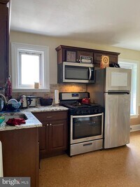 459 Seville St photo'
