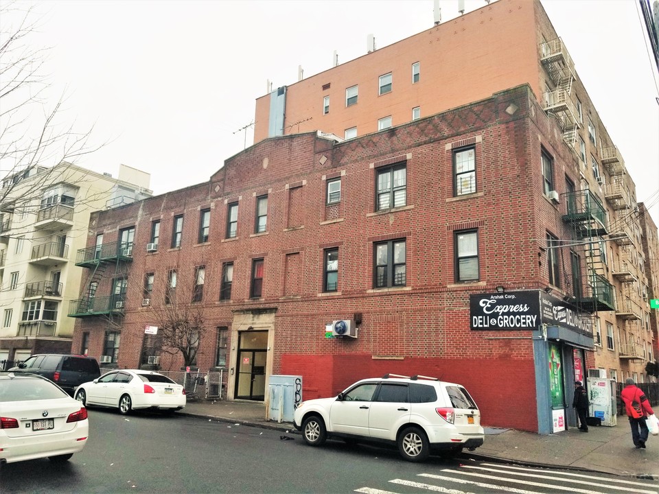 262 Neptune Ave in Brooklyn, NY - Building Photo