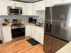 Room in House on Morgantown Rd in Burlington, NC - Building Photo - Building Photo