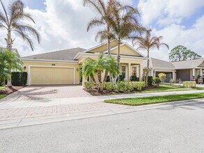 5945 Buttonwood Sq in Vero Beach, FL - Building Photo - Building Photo
