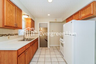 19200 Mayfair Ln in Warrensville Heights, OH - Building Photo - Building Photo