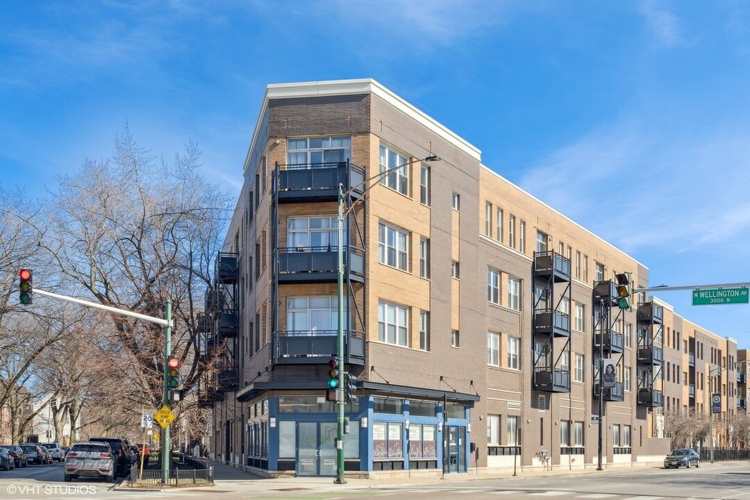 2143 W Wellington Ave in Chicago, IL - Building Photo