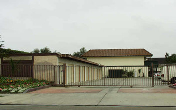 7141 21st St in Westminster, CA - Foto de edificio - Building Photo