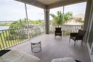 163 Indies Dr E in Naples, FL - Building Photo