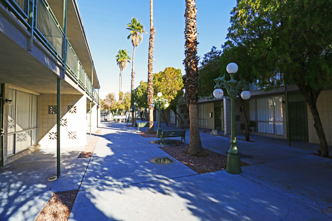 Gas Light Square in Las Vegas, NV - Building Photo - Building Photo