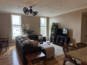 101 S Saginaw St, Unit 203 in Holly, MI - Foto de edificio - Building Photo