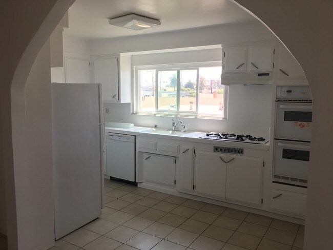 933 6th St, Unit 8 in Santa Monica, CA - Building Photo - Building Photo
