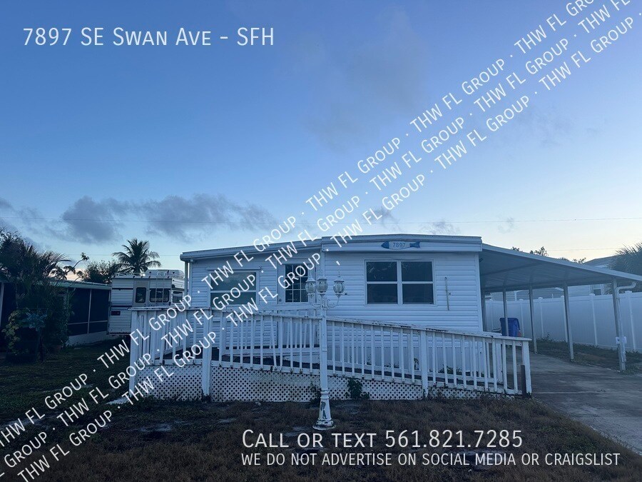 7897 SE Swan Ave in Hobe Sound, FL - Building Photo